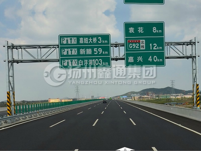 LMJ-029，桁架式標(biāo)志牌龍門架