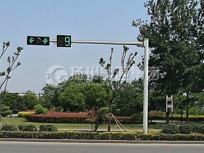 XHDG-035，L型八棱信號(hào)燈桿，丁字路口